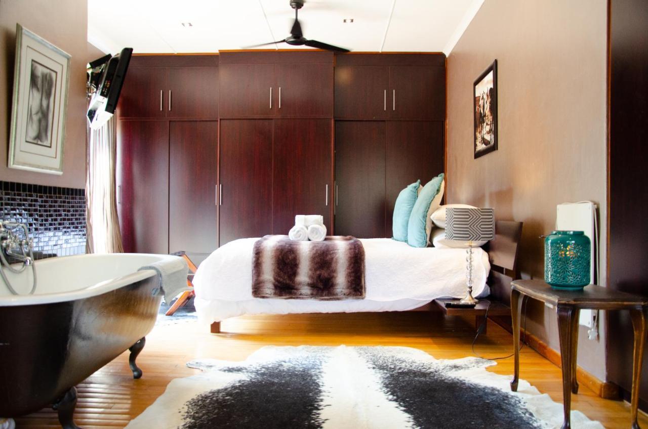 Desert Dew Guest House Hutchinson Bagian luar foto