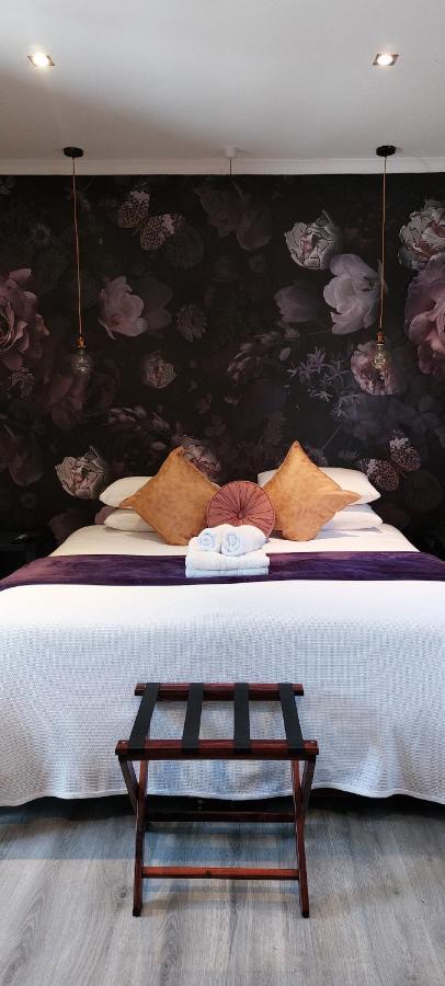 Desert Dew Guest House Hutchinson Bagian luar foto