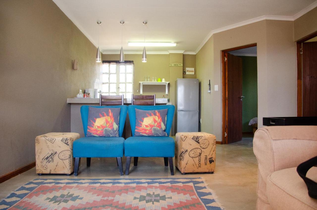 Desert Dew Guest House Hutchinson Bagian luar foto