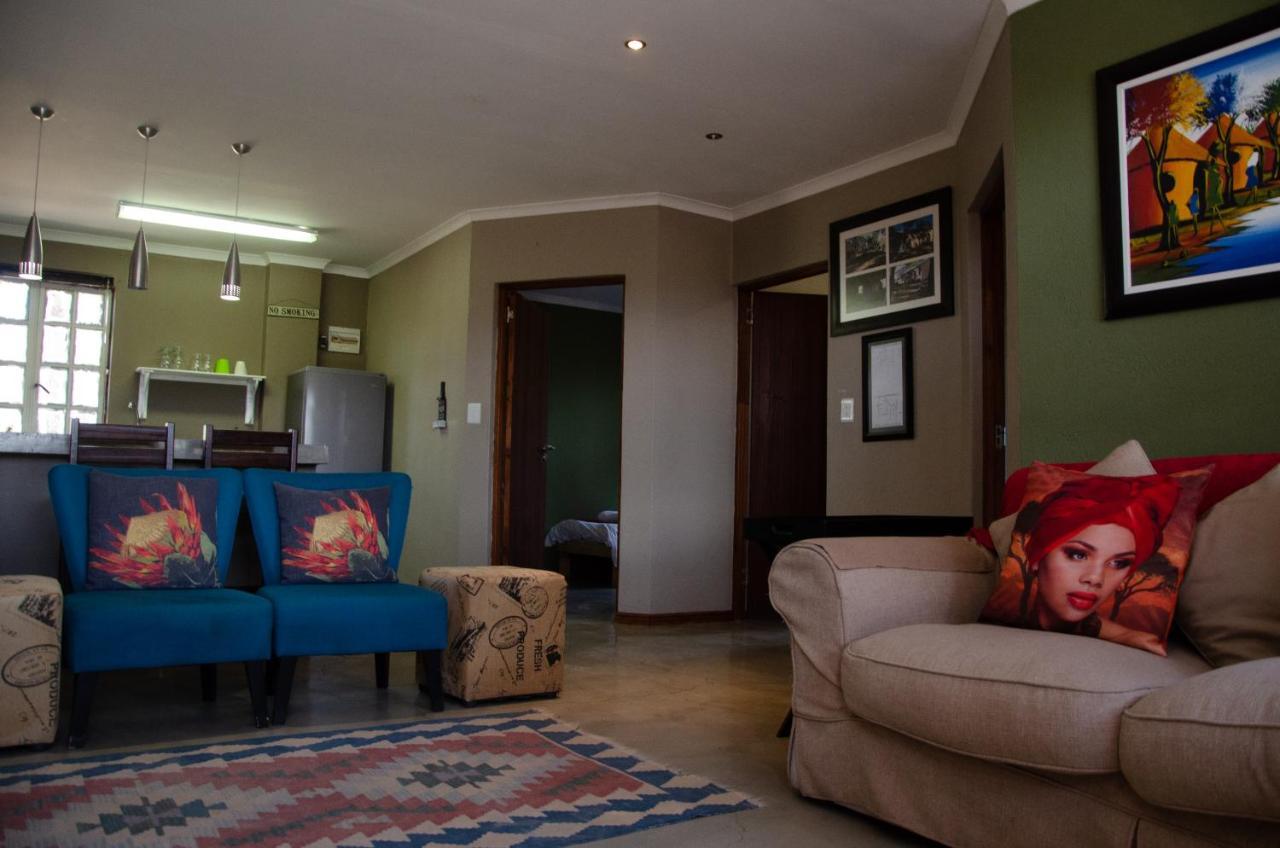 Desert Dew Guest House Hutchinson Bagian luar foto
