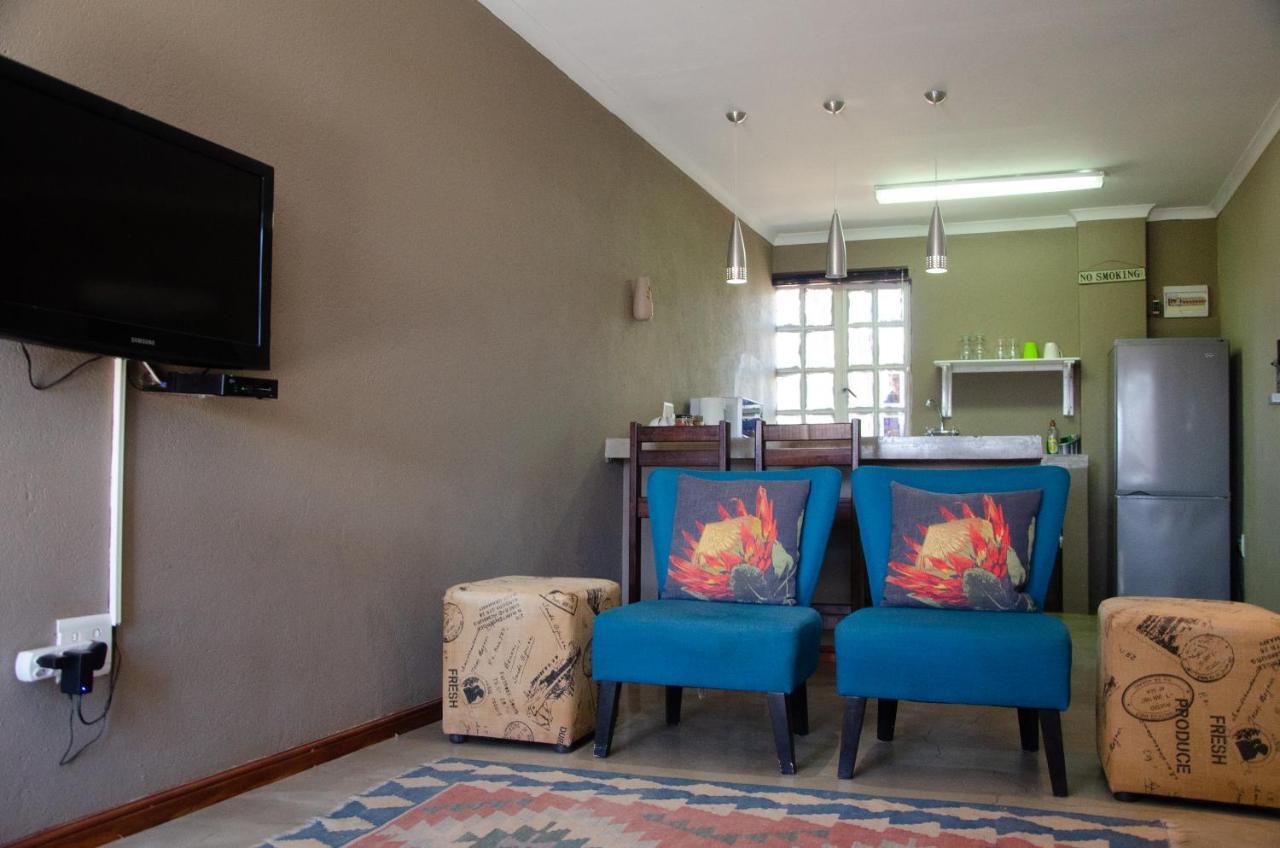Desert Dew Guest House Hutchinson Bagian luar foto