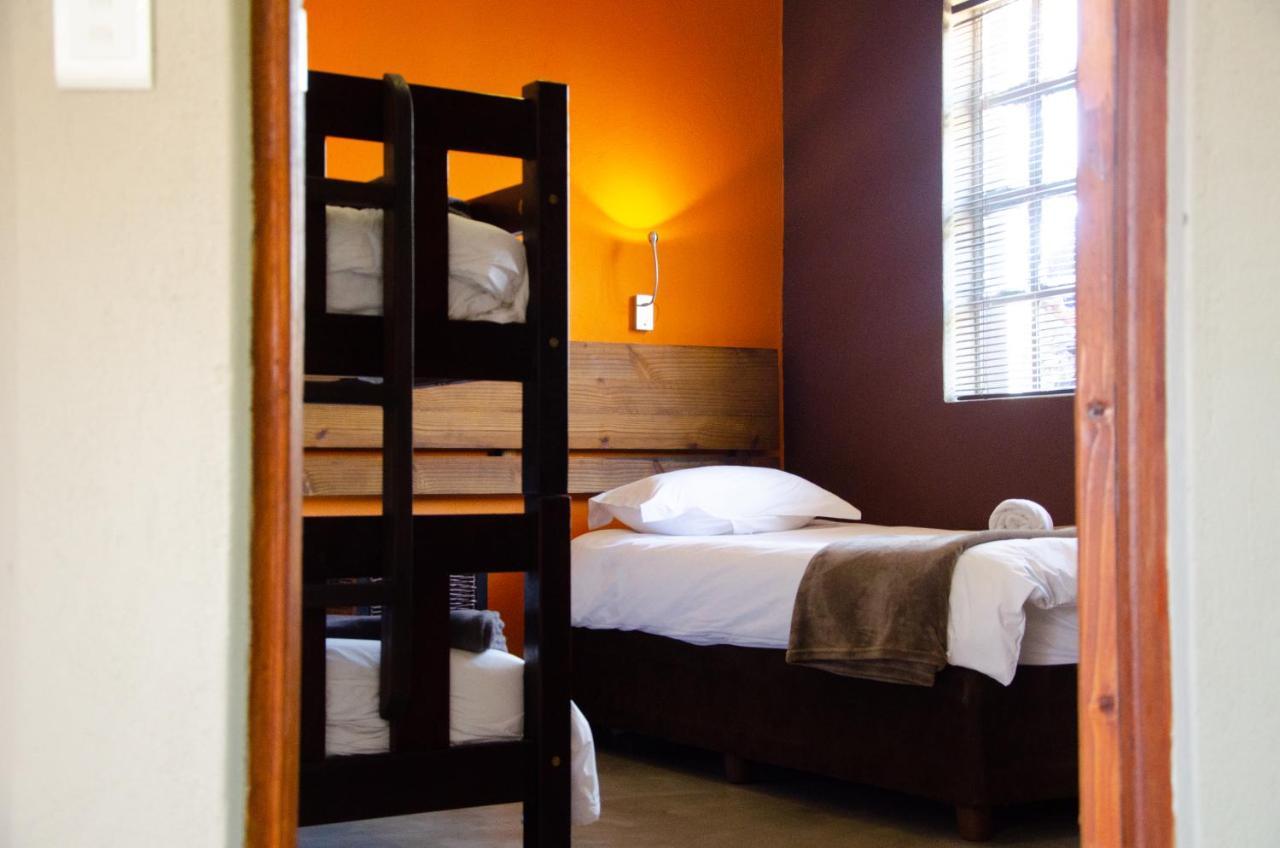 Desert Dew Guest House Hutchinson Bagian luar foto