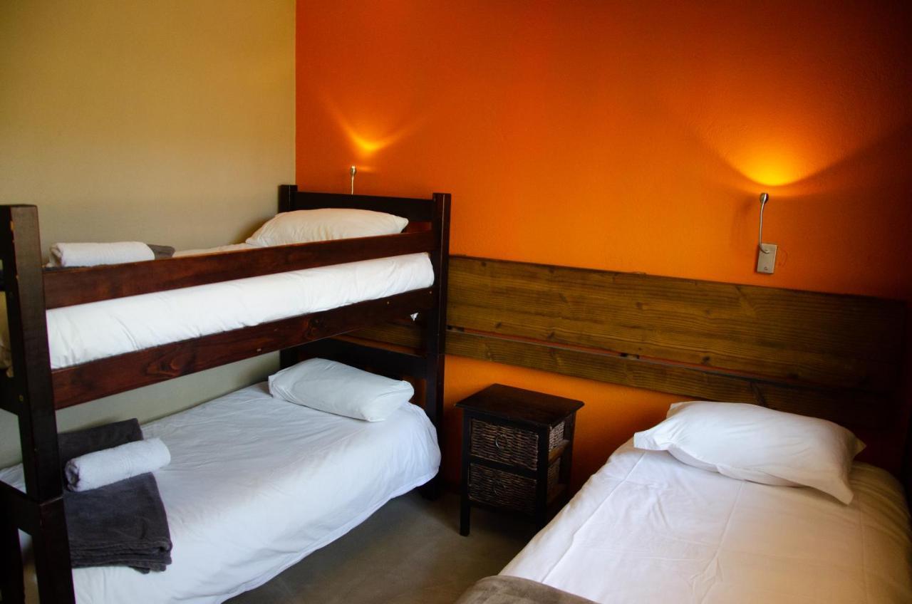 Desert Dew Guest House Hutchinson Bagian luar foto