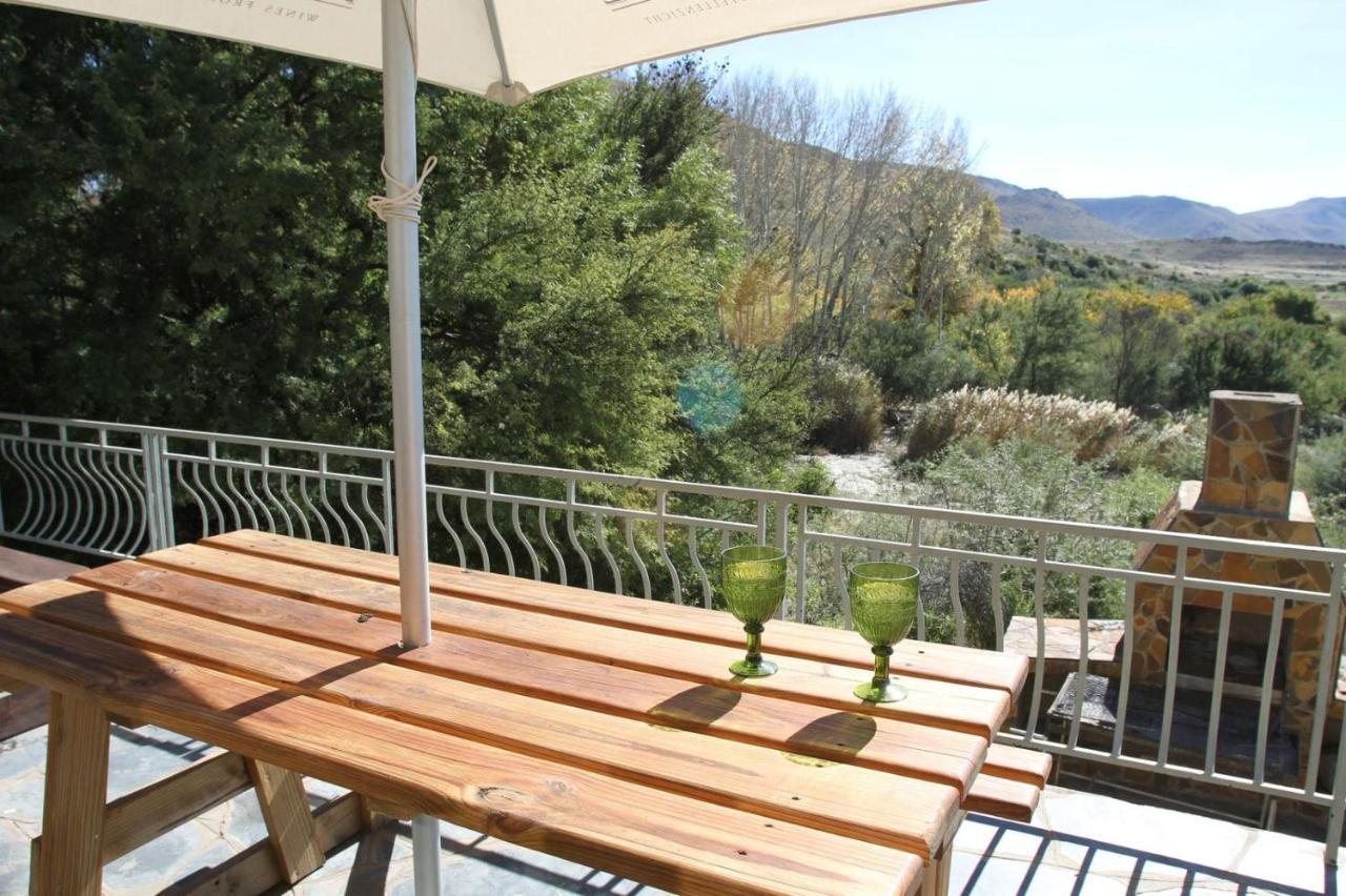 Desert Dew Guest House Hutchinson Bagian luar foto