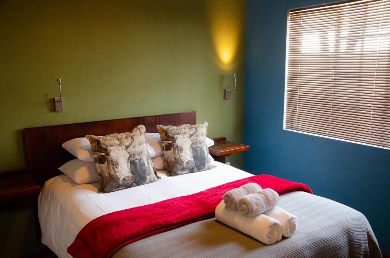 Desert Dew Guest House Hutchinson Bagian luar foto