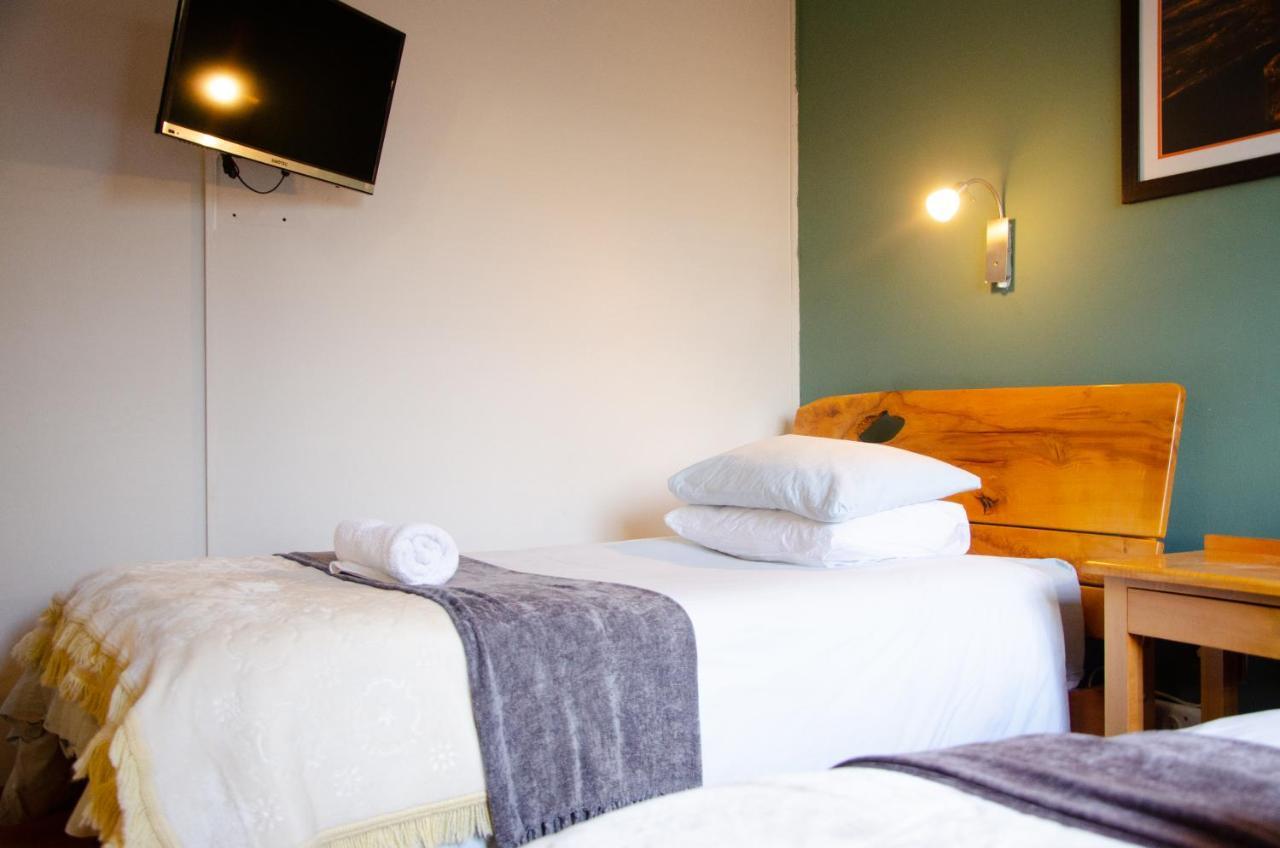 Desert Dew Guest House Hutchinson Bagian luar foto