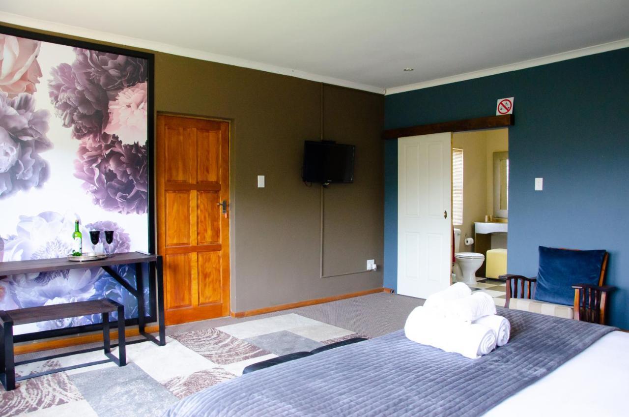Desert Dew Guest House Hutchinson Bagian luar foto